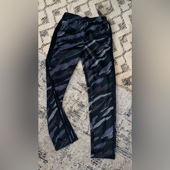 Adidas Boys Jogger Set - Picture 2 of 3